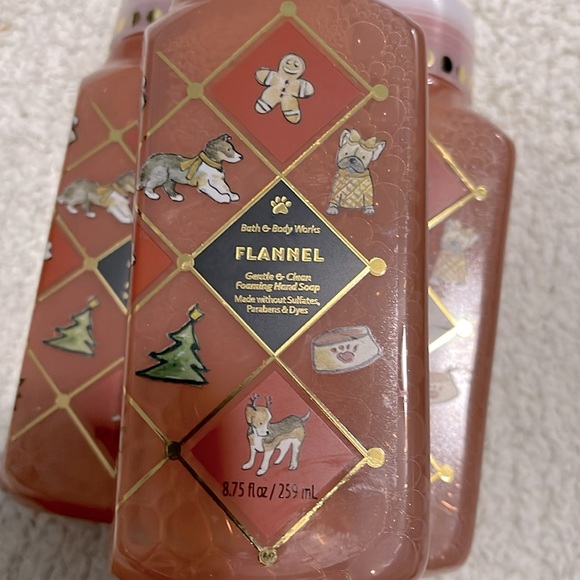 NEW- Bath & Body Works. Flannel Foam Soap - Picture 2 of 3